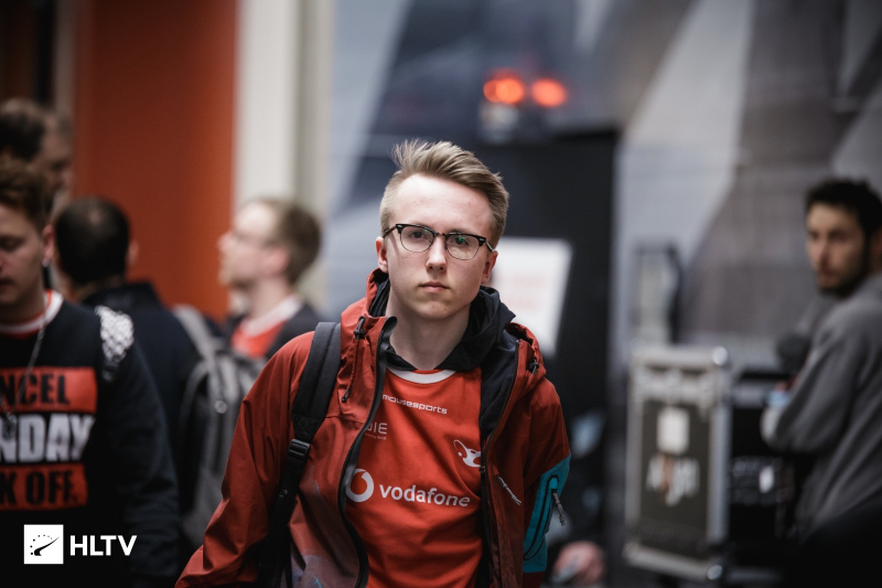 IEM科隆对决进入白热化阶段：淘汰赛周五火热开战