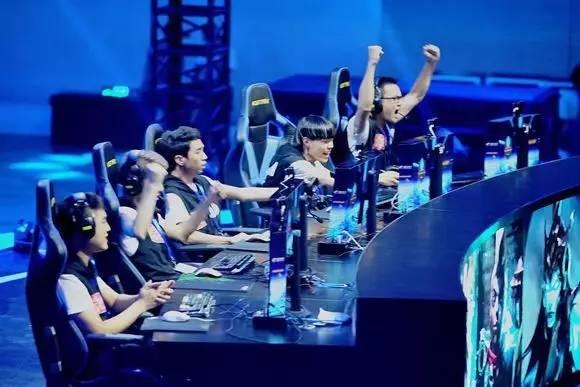 WE官宣：自由人Able正式加入队伍担任ADC