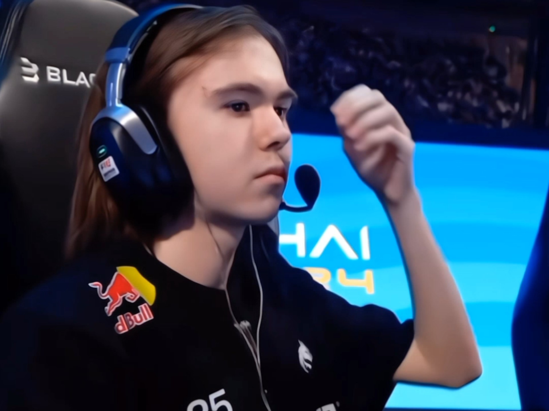 资讯远距开镜爆头？竞技高手还是开挂先生？